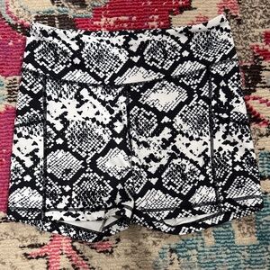 Senita Athletics Black and White Snakeskin Shorts 4" medium